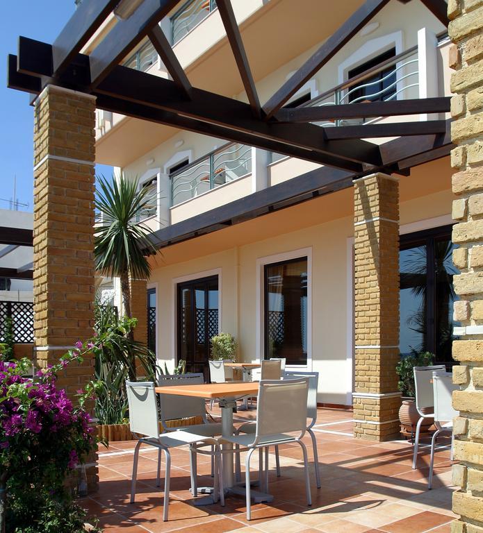 Hotel On The Rocks Paleochora Exterior foto
