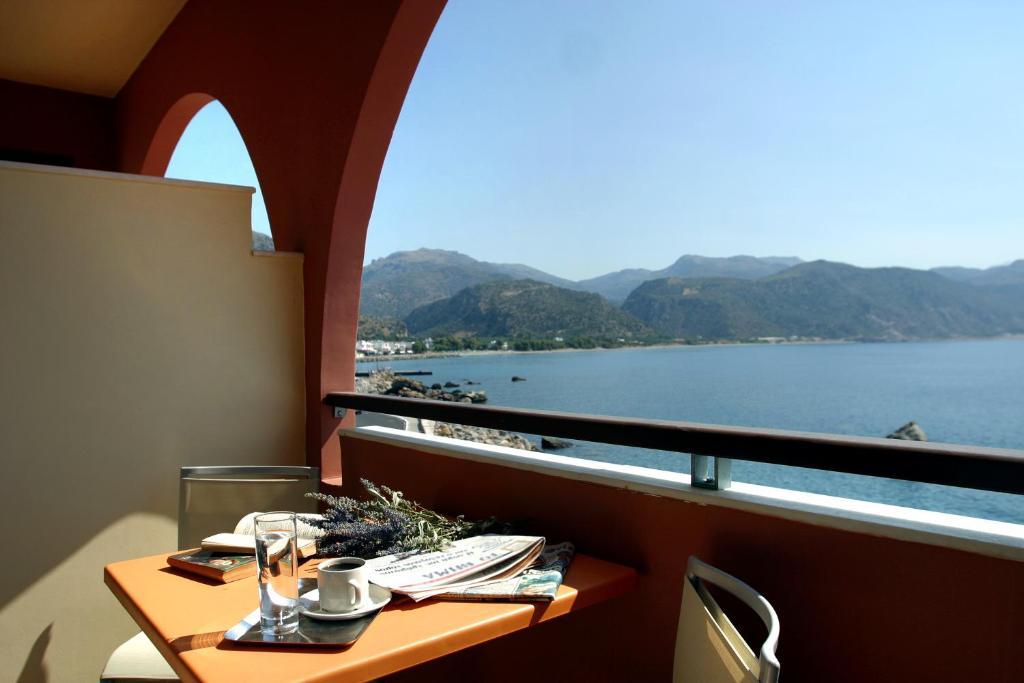 Hotel On The Rocks Paleochora Exterior foto